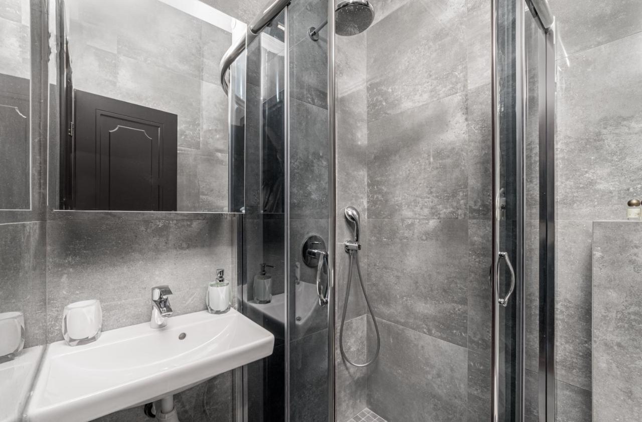 Apart Hotel D'Monica Odessa Eksteriør billede